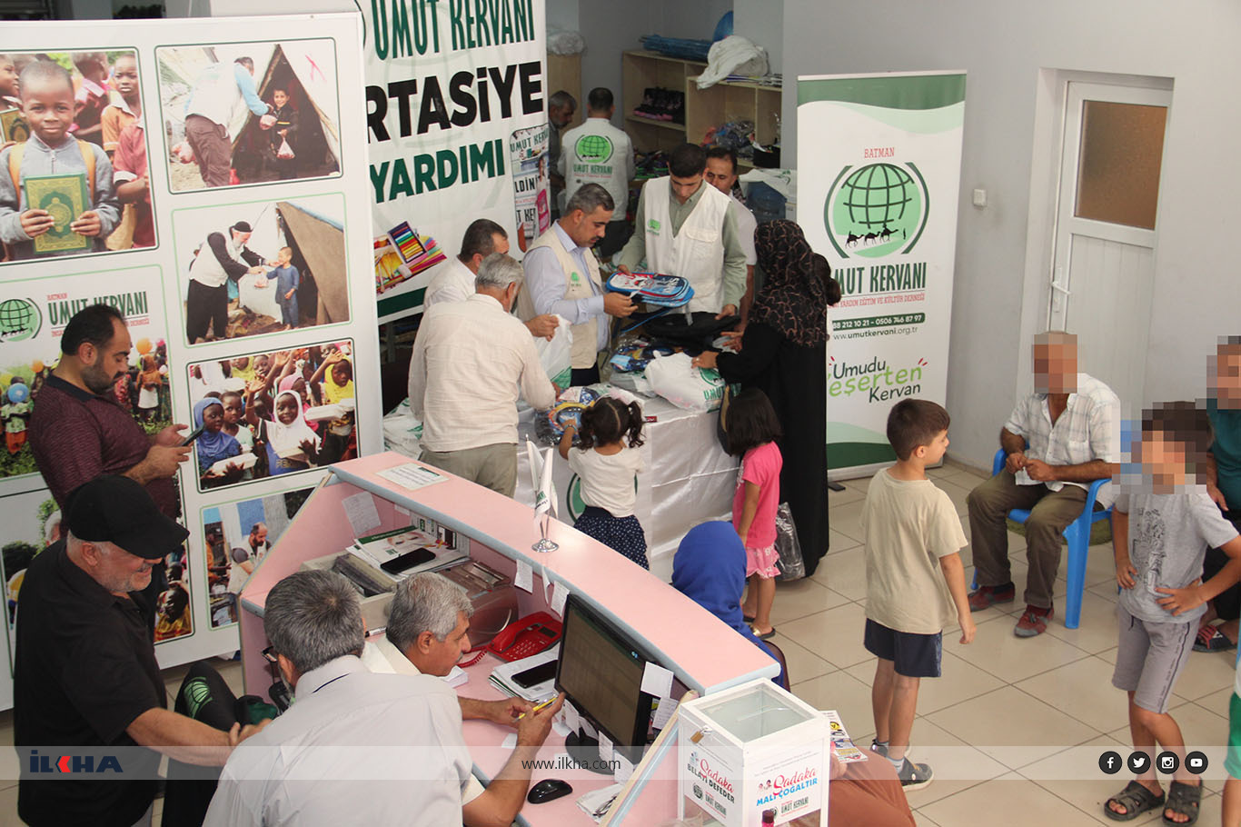 Umut Kervanı Batman'da yüzlerce öğrenciye kırtasiye yardımı yaptı Umut Kervanı Batman'da yüzlerce öğrenciye kırtasiye yardımı yaptı