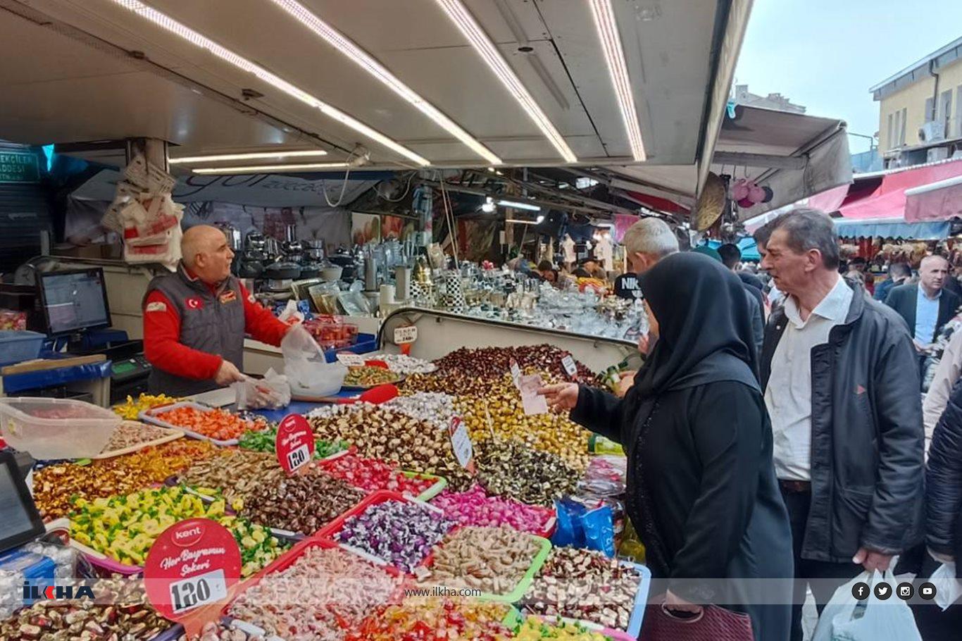 Bayram şekerleri tezgâhlarda müşterilerini bekliyor Bayram şekerleri tezgâhlarda müşterilerini bekliyor
