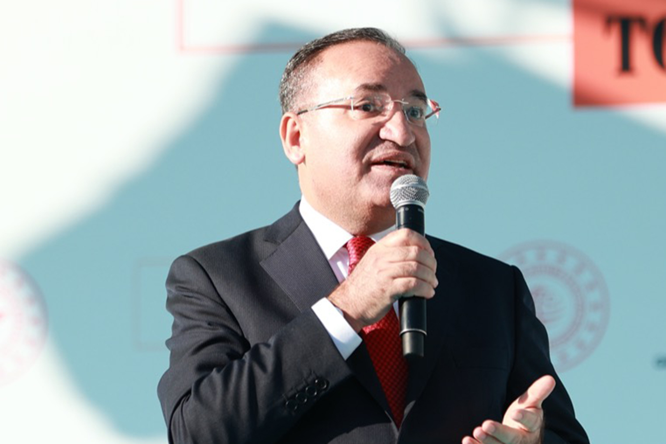 Bekir Bozdağ: CHP'nin başörtüsü teklifi yasakçı zihniyete zemin hazırlıyor