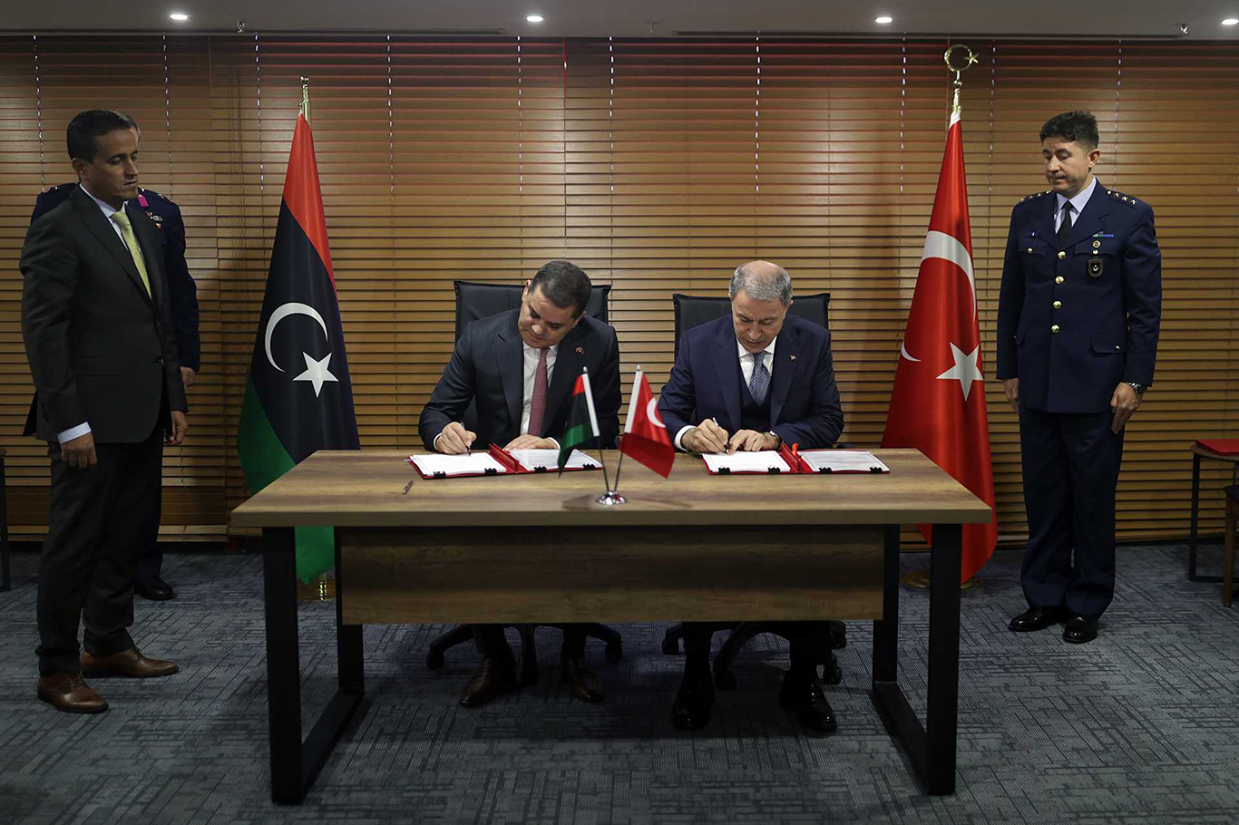 Türkiye ve Libya 2 savunma işbirliği anlaşması imzaladı Türkiye ve Libya 2 savunma işbirliği anlaşması imzaladı