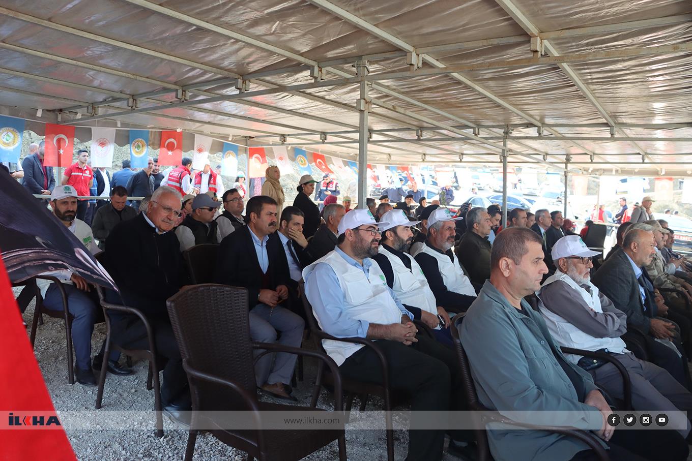 Umut Kervanı Vakfı Adana'da binlerce fidan dikimi yaptı
