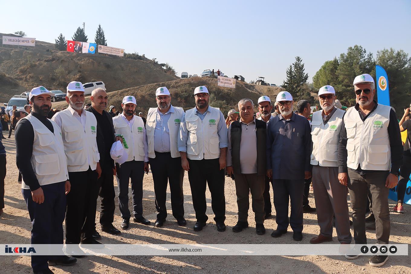 Umut Kervanı Vakfı Adana'da binlerce fidan dikimi yaptı