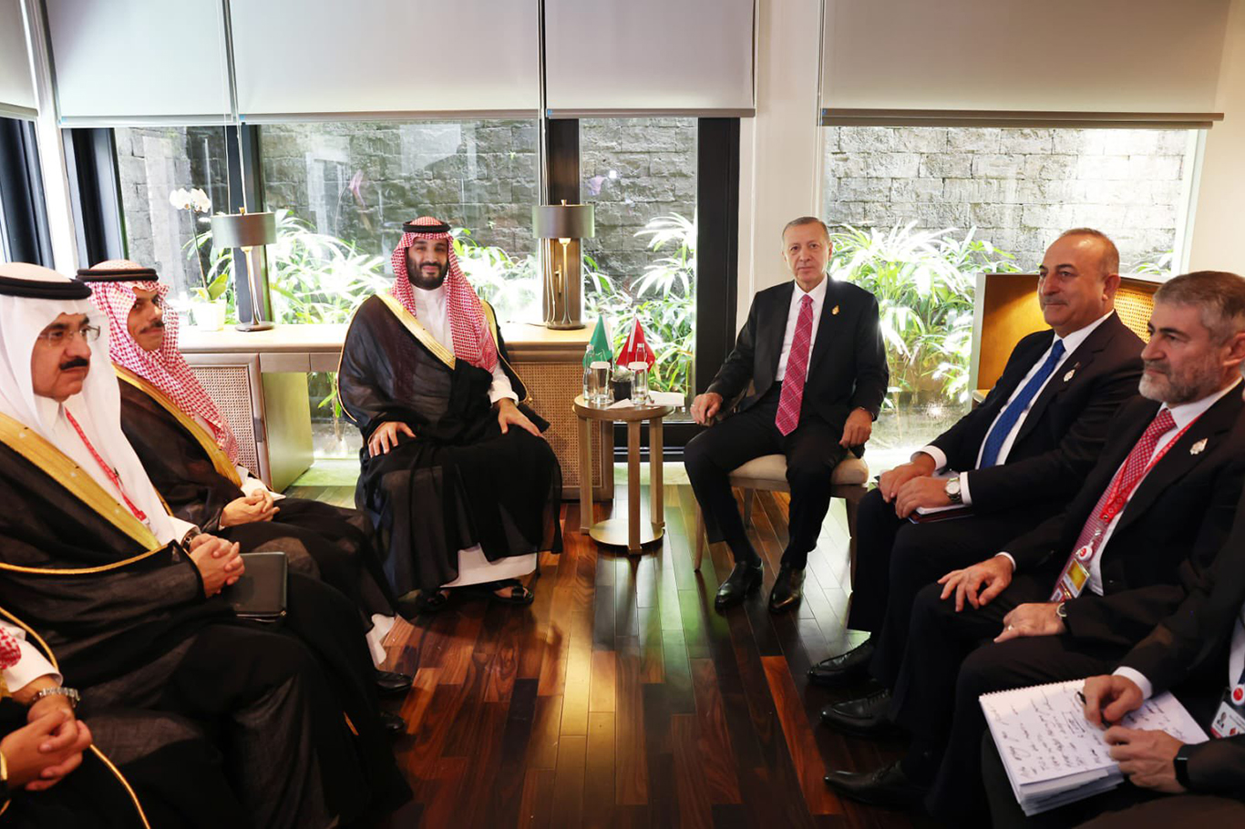 الرئيس أردوغان يلتقي ابن سلمان في بالي الرئيس أردوغان يلتقي ابن سلمان في بالي