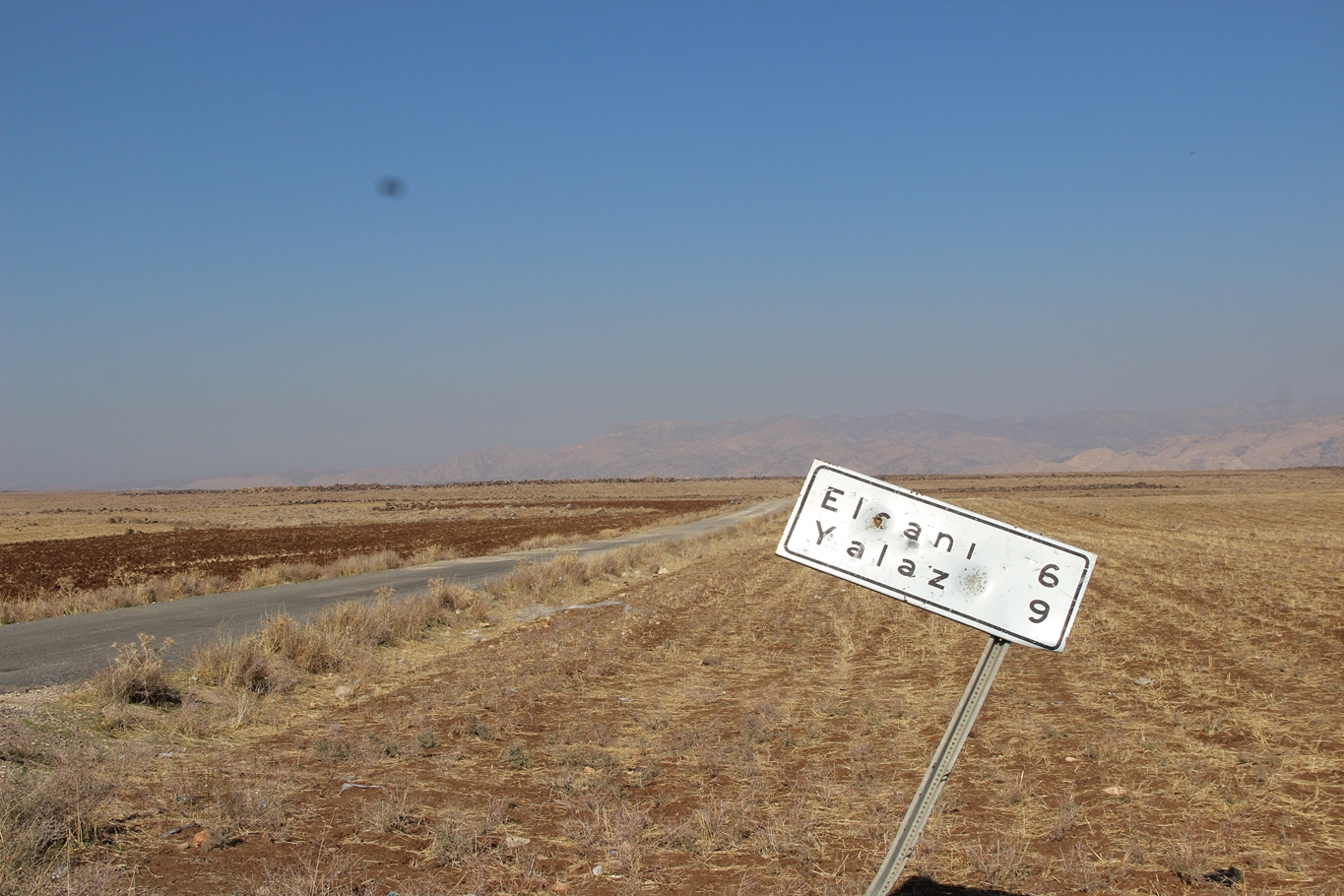Köylüler yol sorunlarına çözüm bekliyor