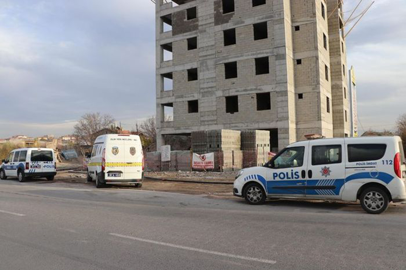 İnşaat halindeki binadan düşen işçi hayatını kaybetti İnşaat halindeki binadan düşen işçi hayatını kaybetti