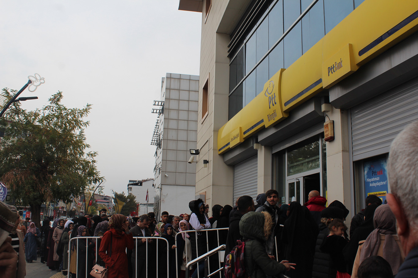 Aile destek ödemeleri ATM’lerde oluşan arızaya takıldı Aile destek ödemeleri ATM’lerde oluşan arızaya takıldı