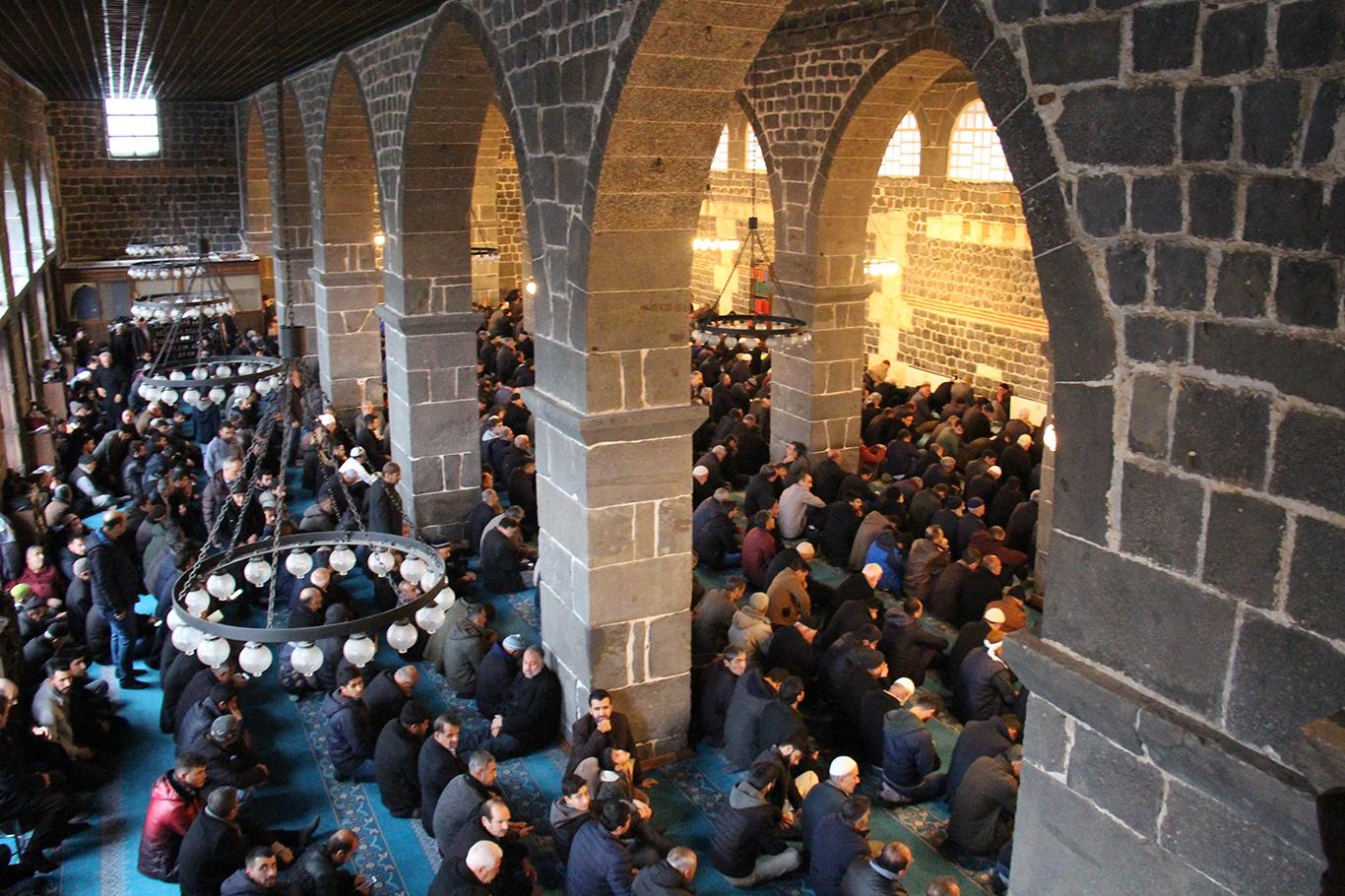 Hutbe adabı nedir? Hutbe okunurken nelere dikkat edilmelidir? Hutbe adabı nedir? Hutbe okunurken nelere dikkat edilmelidir?