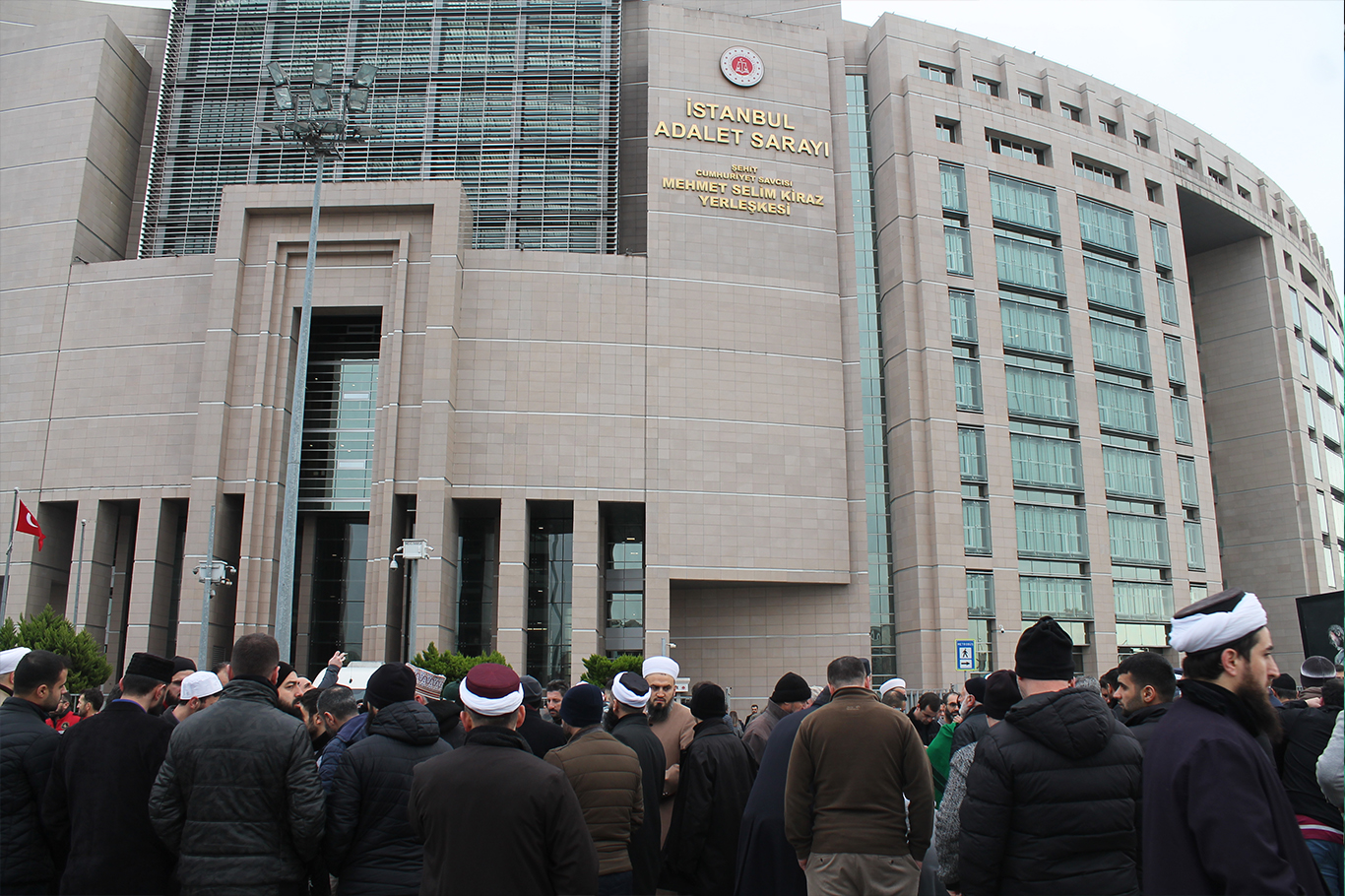 Hazreti Muhammed'e hakaret eden öğretim görevlisi hakkında suç duyurusunda bulunuldu Hazreti Muhammed'e hakaret eden öğretim görevlisi hakkında suç duyurusunda bulunuldu