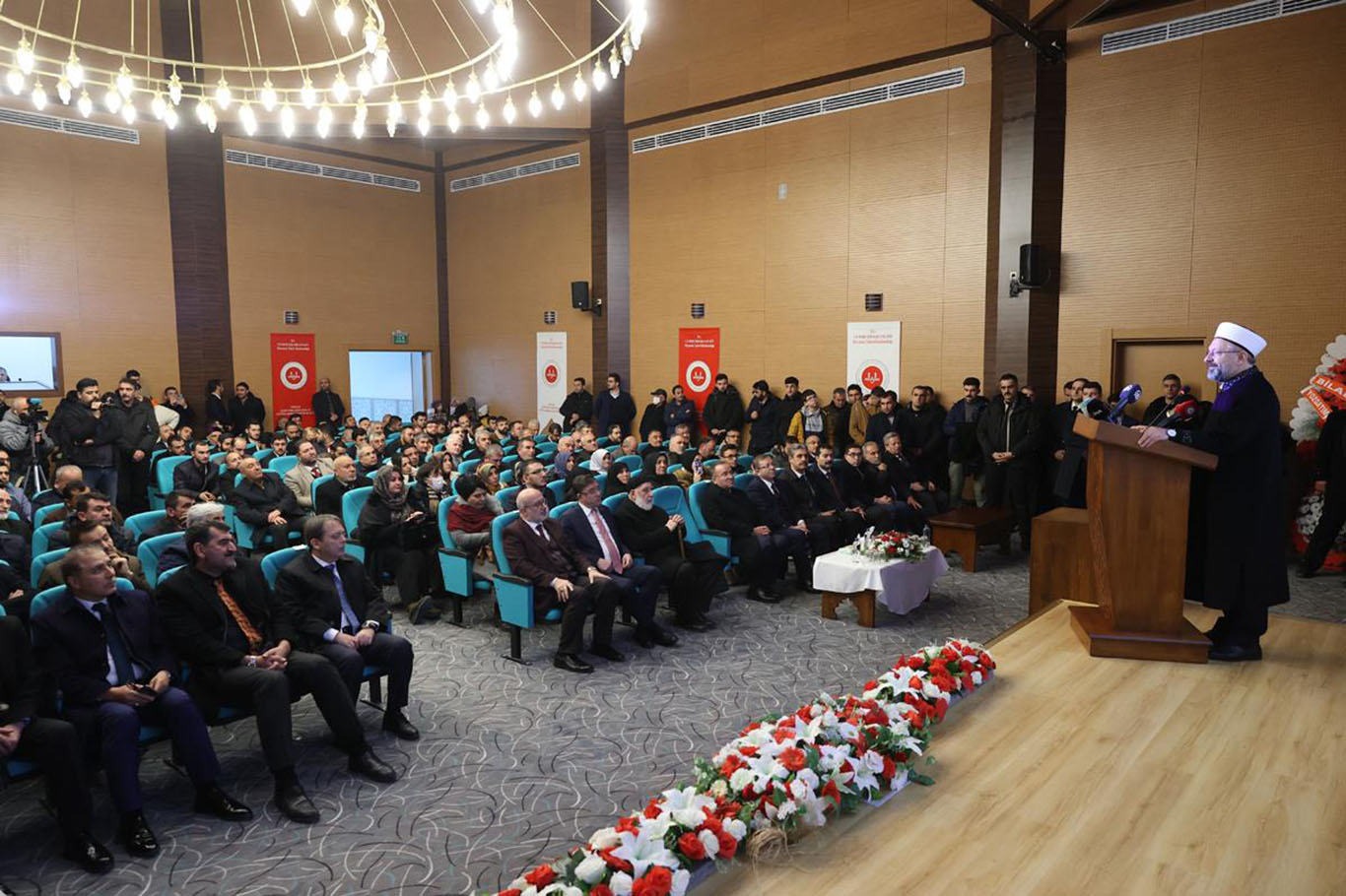 Erbaş: Diyanet akademileri üniversiteler gibi kültür kaynaşmasına vesile oluyor Erbaş: Diyanet akademileri üniversiteler gibi kültür kaynaşmasına vesile oluyor