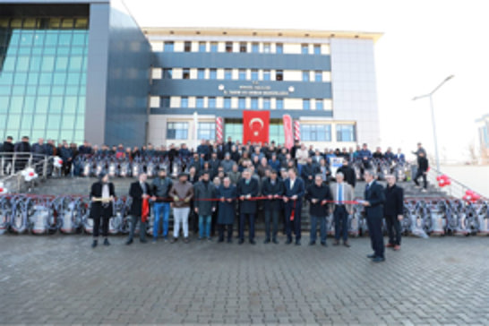 Bingöl’de çiftçilere süt sağım makinası dağıtıldı