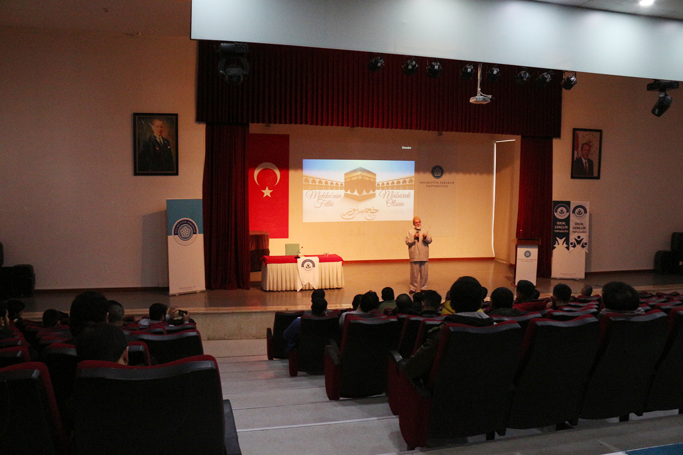 Konya'da Mekke'nin Fethi Konferansı düzenlendi Konya'da Mekke'nin Fethi Konferansı düzenlendi