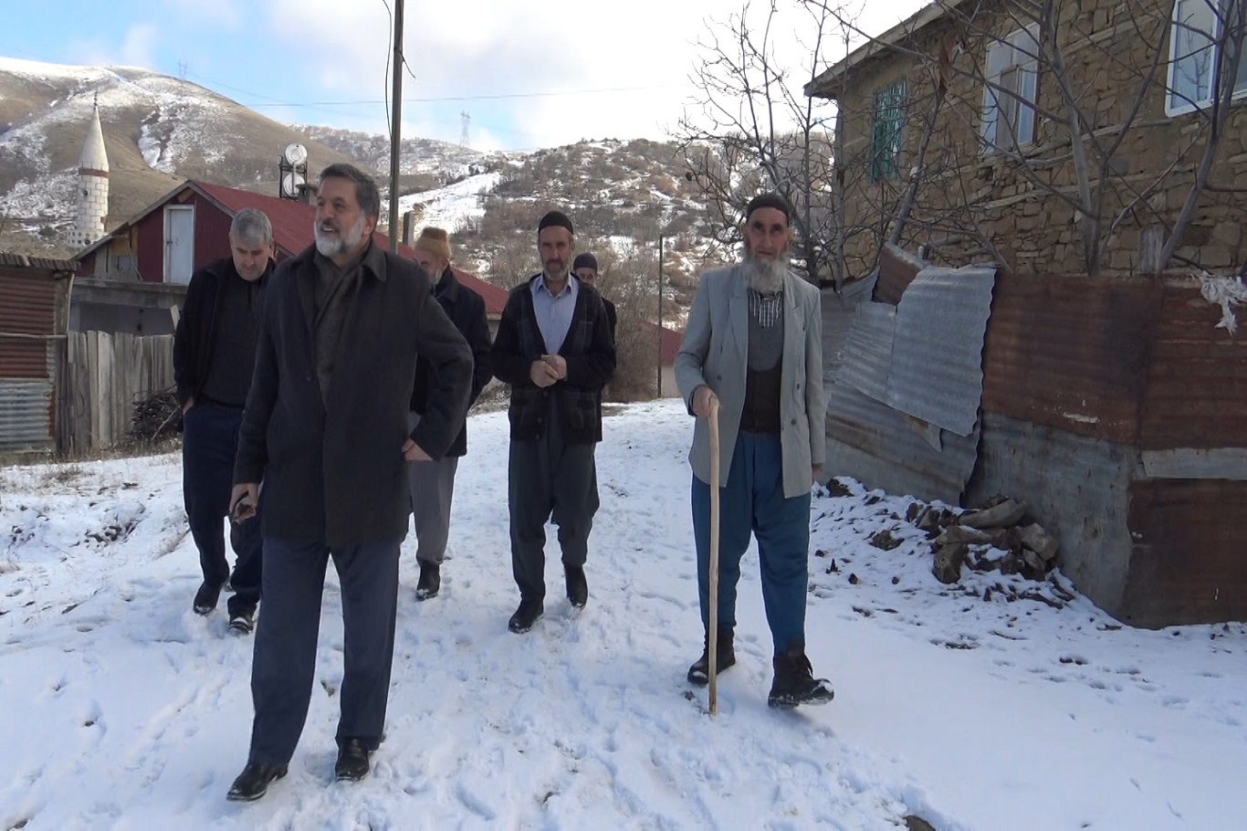 Köylüler tarlalarına zarar veren domuz sürülerine karşı yetkililerden yardım bekliyor