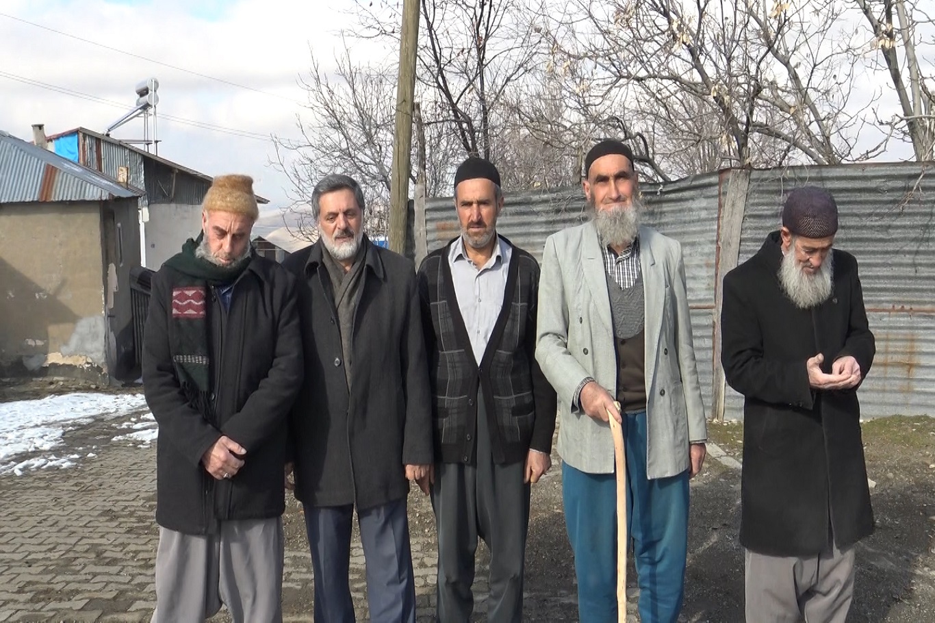 Köylüler tarlalarına zarar veren domuz sürülerine karşı yetkililerden yardım bekliyor