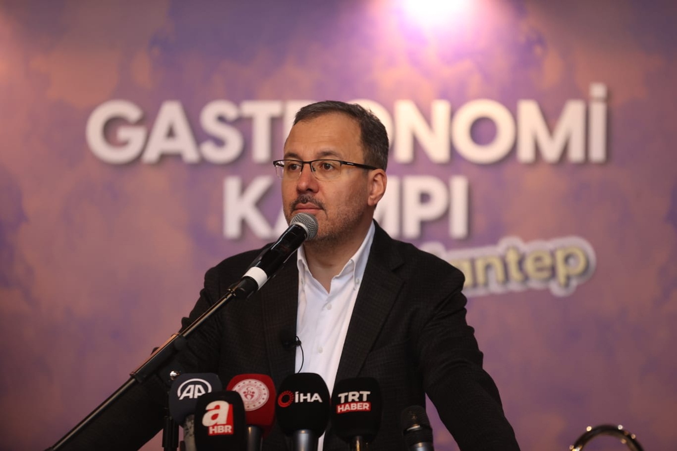 Bakan Kasapoğlu: Yurtlarımız gençlerimiz için birer yaşam alanı Bakan Kasapoğlu: Yurtlarımız gençlerimiz için birer yaşam alanı