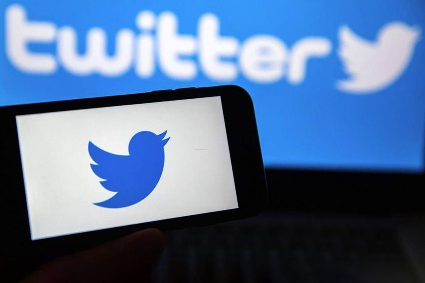 Hackers steal email addresses of over 200 million Twitter users Hackers steal email addresses of over 200 million Twitter users