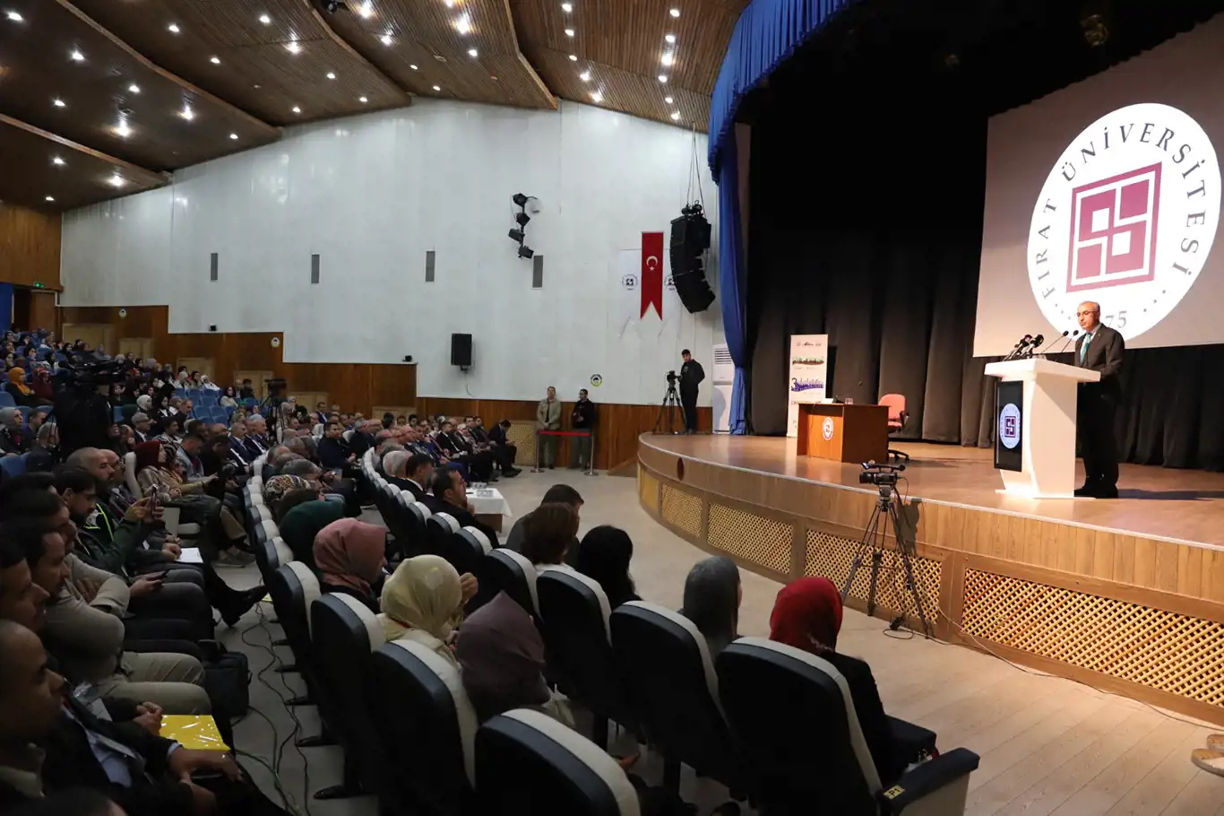 Elazığ’da "İslam ve Medeniyet" sempozyumu düzenlendi Elazığ’da "İslam ve Medeniyet" sempozyumu düzenlendi