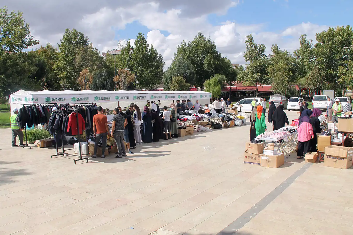 Diyarbakır Umut Kervanı muhtaçlar yararına kermes açtı
