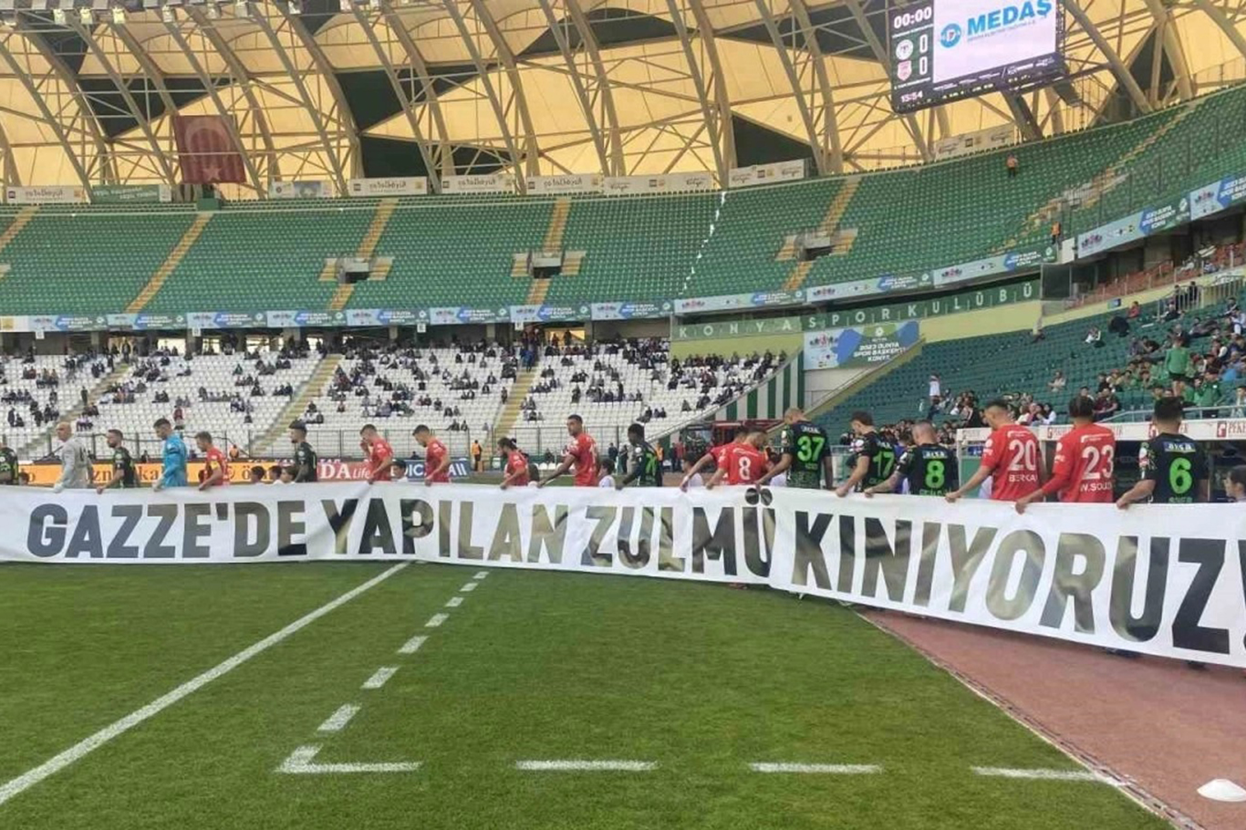 Konyaspor-Pendikspor maçında işgal rejimi protesto edildi! Konyaspor-Pendikspor maçında işgal rejimi protesto edildi!