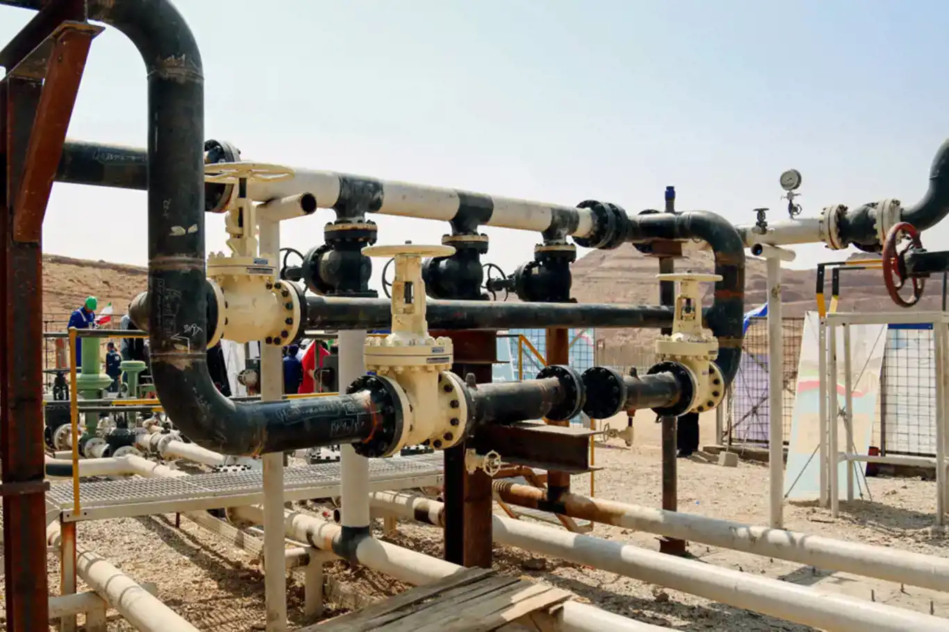 Iran discovers four new oil and gas fields Iran discovers four new oil and gas fields