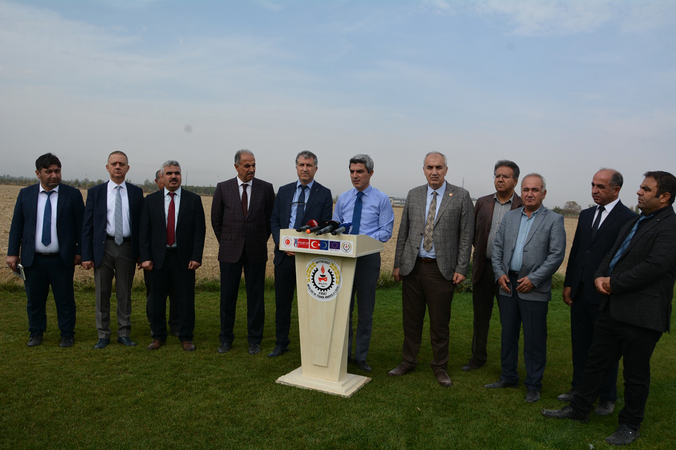 Malatya Ziraat Okulunda 200 dekarlık alana buğday ekimi yapıldı Malatya Ziraat Okulunda 200 dekarlık alana buğday ekimi yapıldı