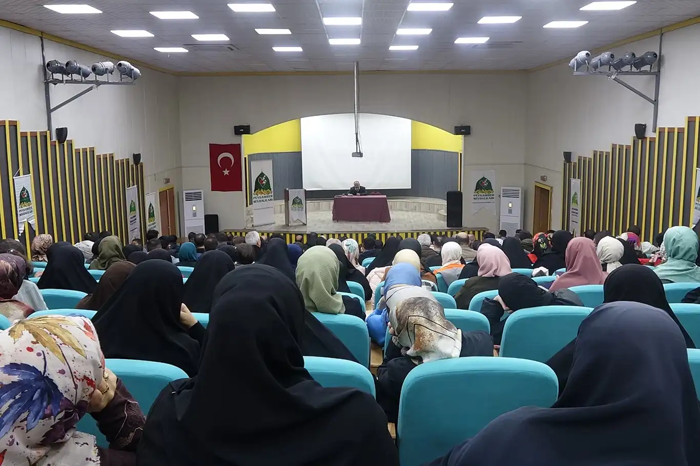 Yazar Özkan Yaman "Sahabeyi en güzel Gazzeli yiğitler anlatıyor" Yazar Özkan Yaman "Sahabeyi en güzel Gazzeli yiğitler anlatıyor"