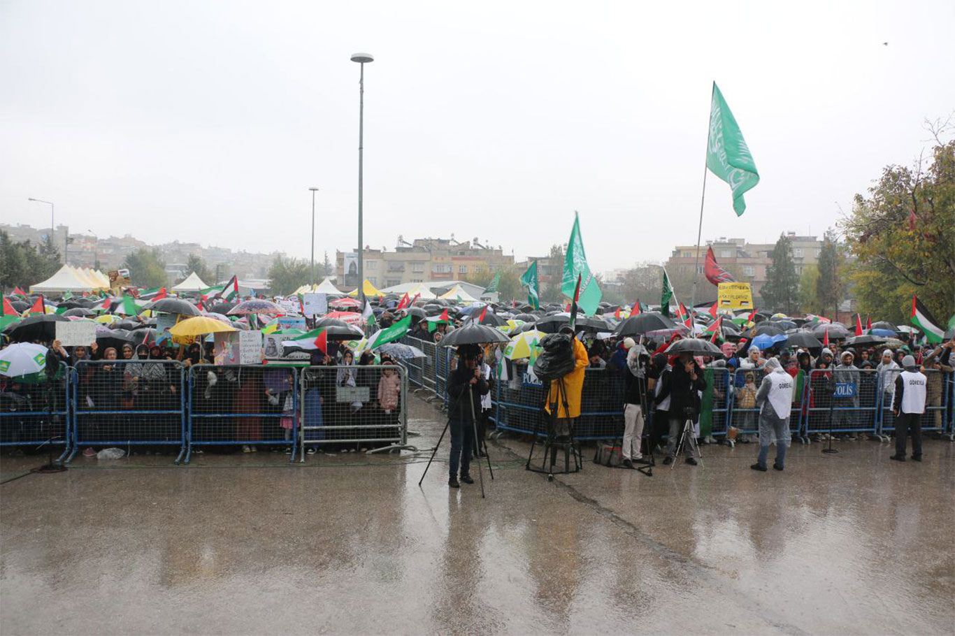 Gaziantep'te Peygamber Sevdalıları Vakfı tarafından "Kudüs ve Aksa Tufanı'na Destek Mitingi" düzenlendi.