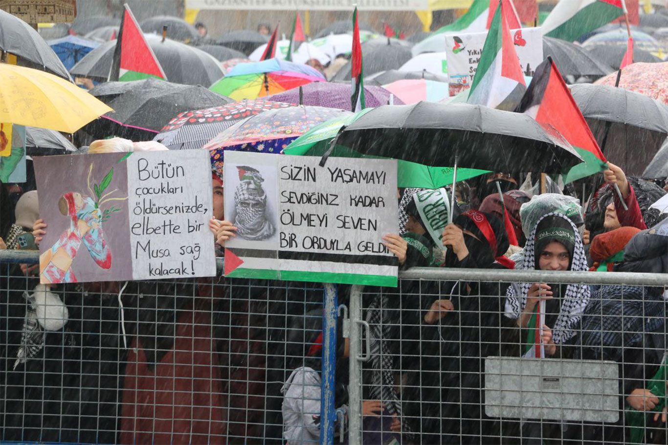 Gaziantep'te Peygamber Sevdalıları Vakfı tarafından "Kudüs ve Aksa Tufanı'na Destek Mitingi" düzenlendi.