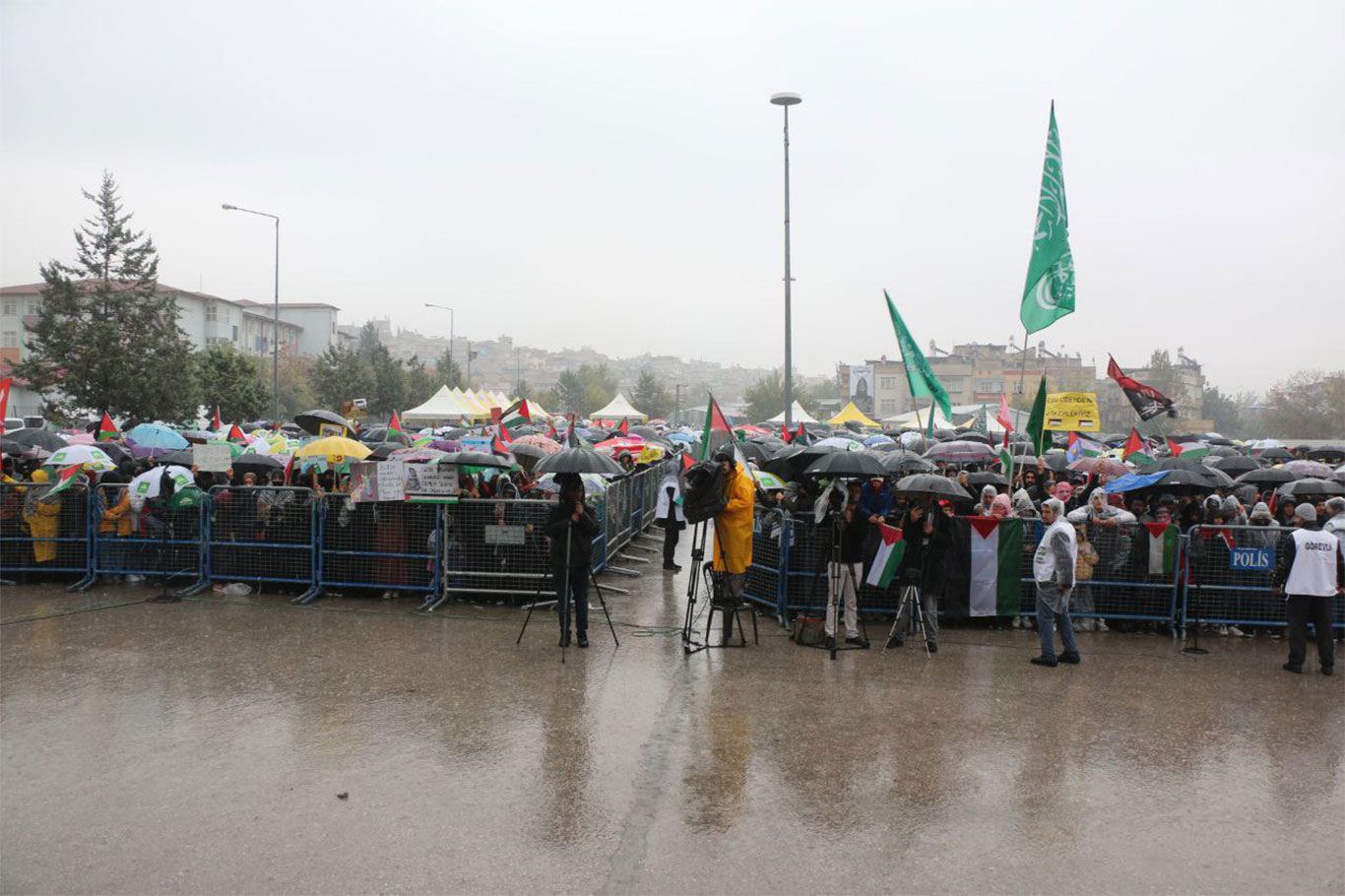 Gaziantep'te Peygamber Sevdalıları Vakfı tarafından "Kudüs ve Aksa Tufanı'na Destek Mitingi" düzenlendi.