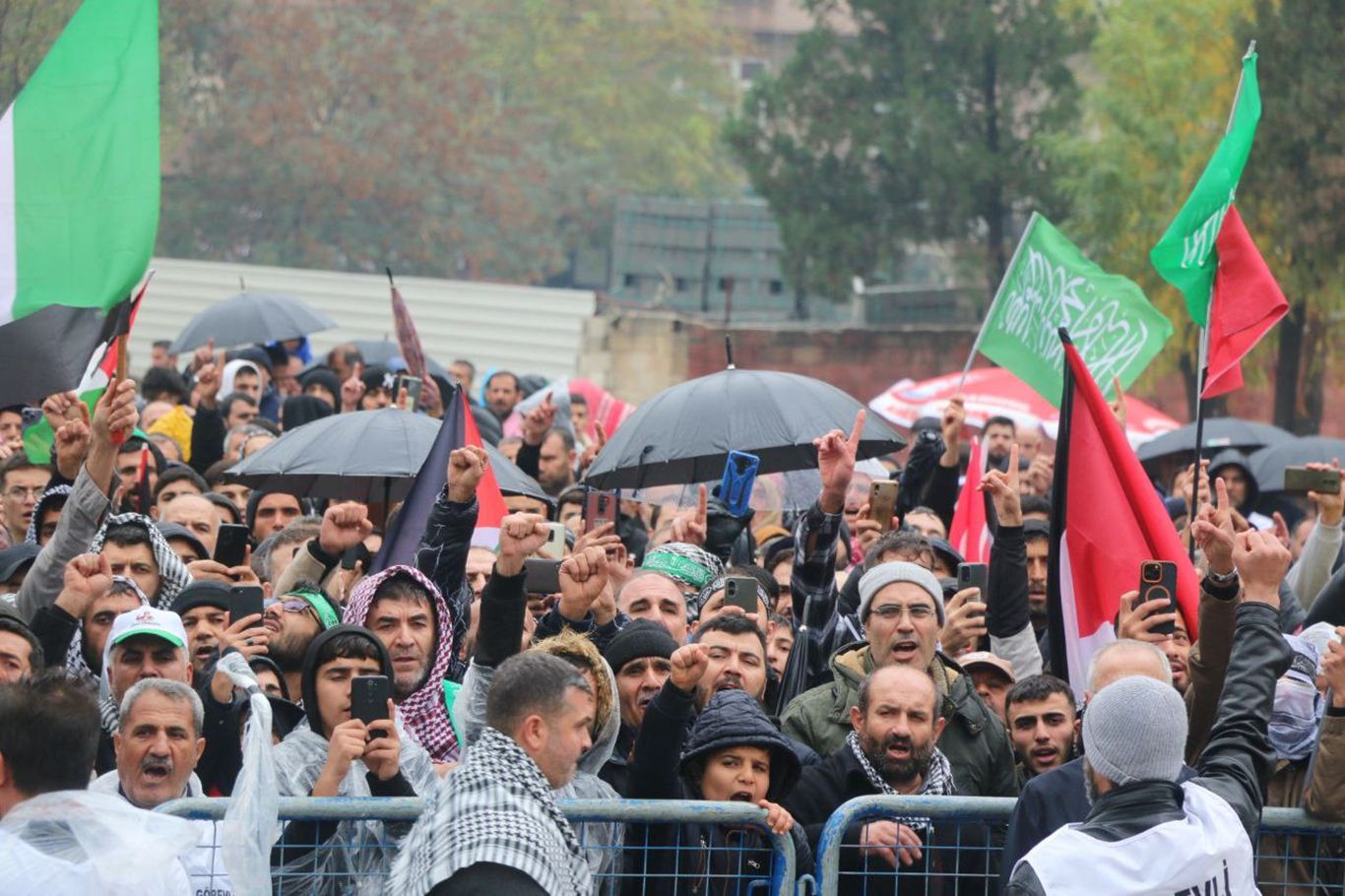 Gaziantep'te Peygamber Sevdalıları Vakfı tarafından "Kudüs ve Aksa Tufanı'na Destek Mitingi" düzenlendi.