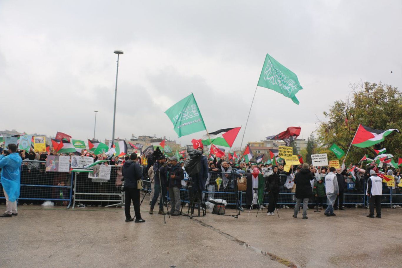 Gaziantep'te Peygamber Sevdalıları Vakfı tarafından "Kudüs ve Aksa Tufanı'na Destek Mitingi" düzenlendi.