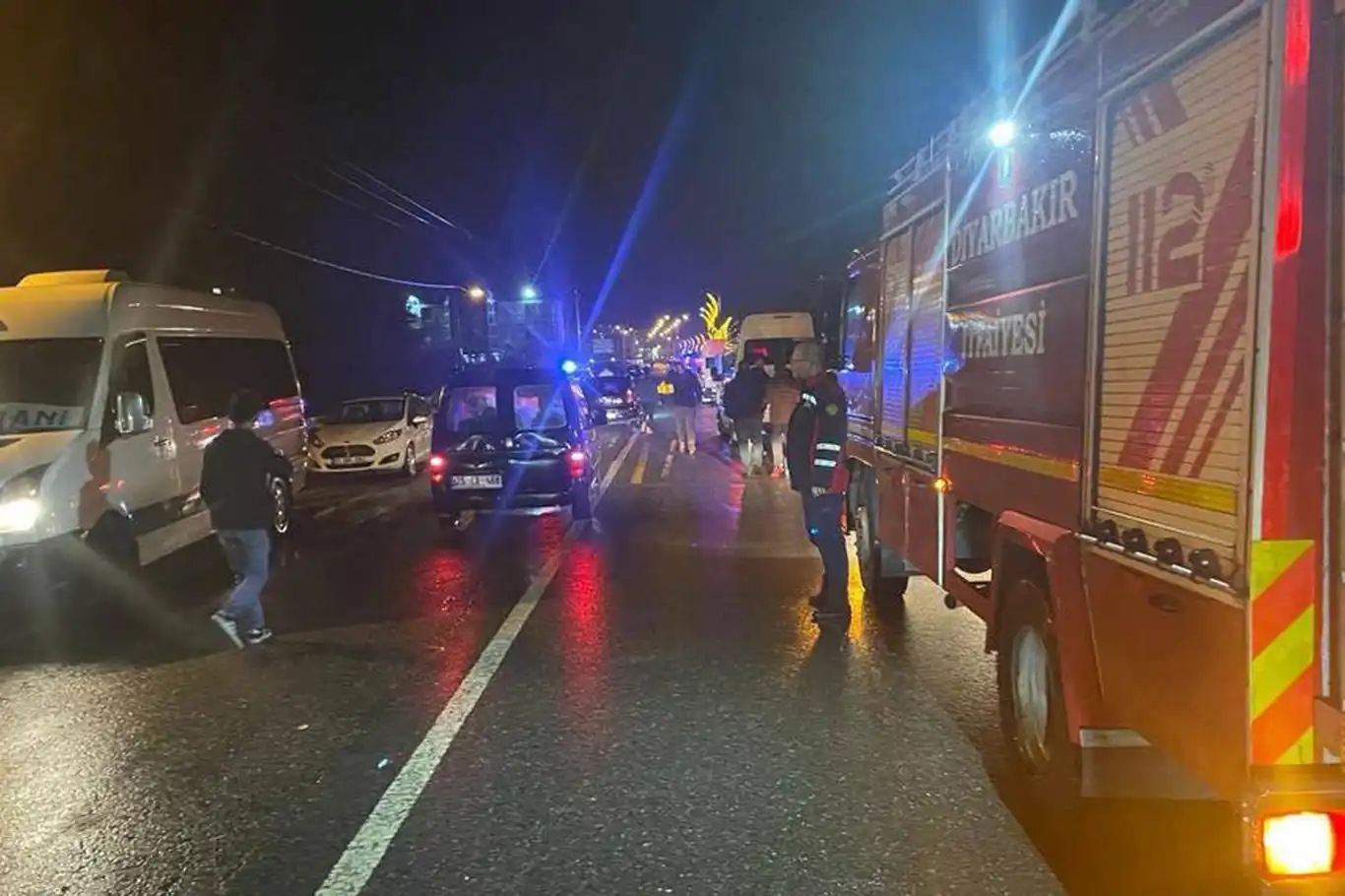 Diyarbakır'da etkili olan sağanak yağış sel ve taşkınlara yol açtı: 1 ölü Diyarbakır'da etkili olan sağanak yağış sel ve taşkınlara yol açtı: 1 ölü