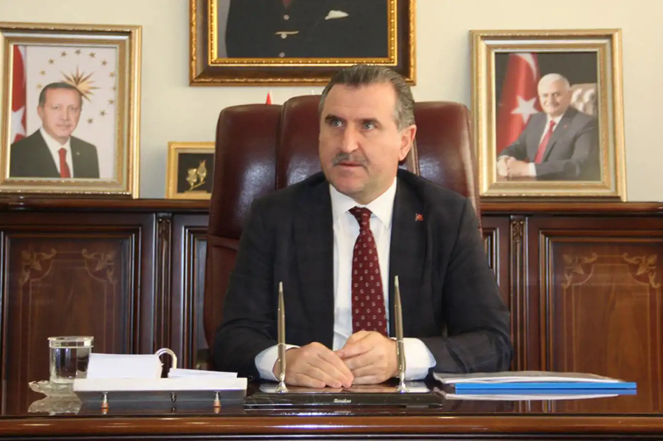 Bakan Bak'tan vergisiz cep telefonu açıklaması Bakan Bak'tan vergisiz cep telefonu açıklaması