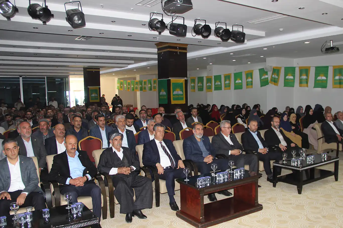 HÜDA PAR Genel Başkan Yardımcısı Yılmaz: Ebabiller gelirse önce bizleri taşlayacak HÜDA PAR Genel Başkan Yardımcısı Yılmaz: Ebabiller gelirse önce bizleri taşlayacak
