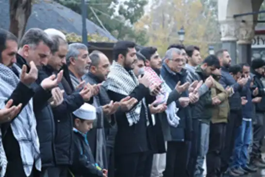 Hür Gençlik sabah namazında Gazze için duada buluştu