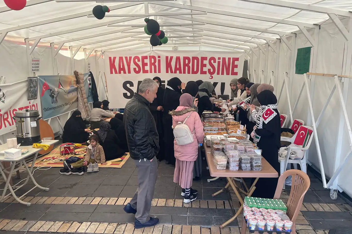 Kayseri'de Gazze yararına kermes Kayseri'de Gazze yararına kermes