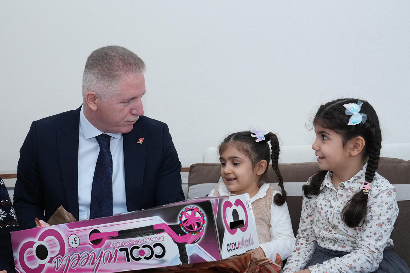 Vali Gül, çocukların hayallerini gerçekleştirdi Vali Gül, çocukların hayallerini gerçekleştirdi