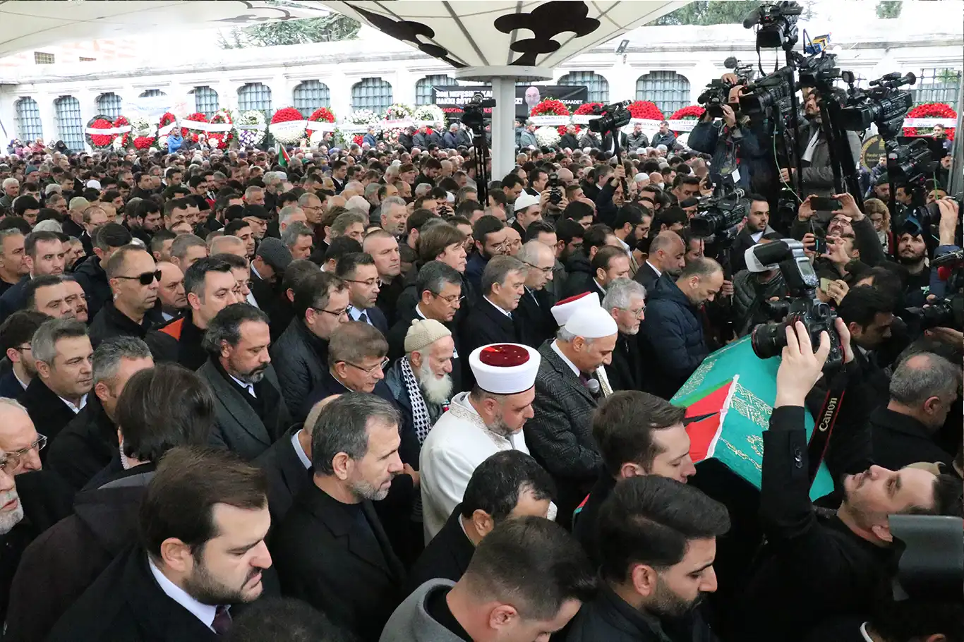 Milletvekili Hasan Bitmez son yolculuğuna uğurlandı Milletvekili Hasan Bitmez son yolculuğuna uğurlandı
