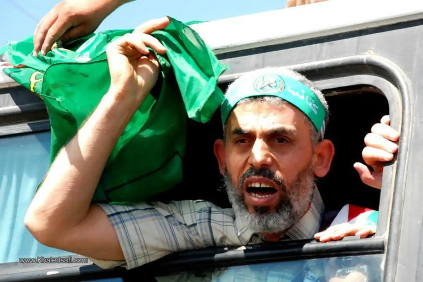 Özgürleştirilmiş bir esirden, esirleri özgürleştiren bir lidere: Yahya Sinvar Özgürleştirilmiş bir esirden, esirleri özgürleştiren bir lidere: Yahya Sinvar