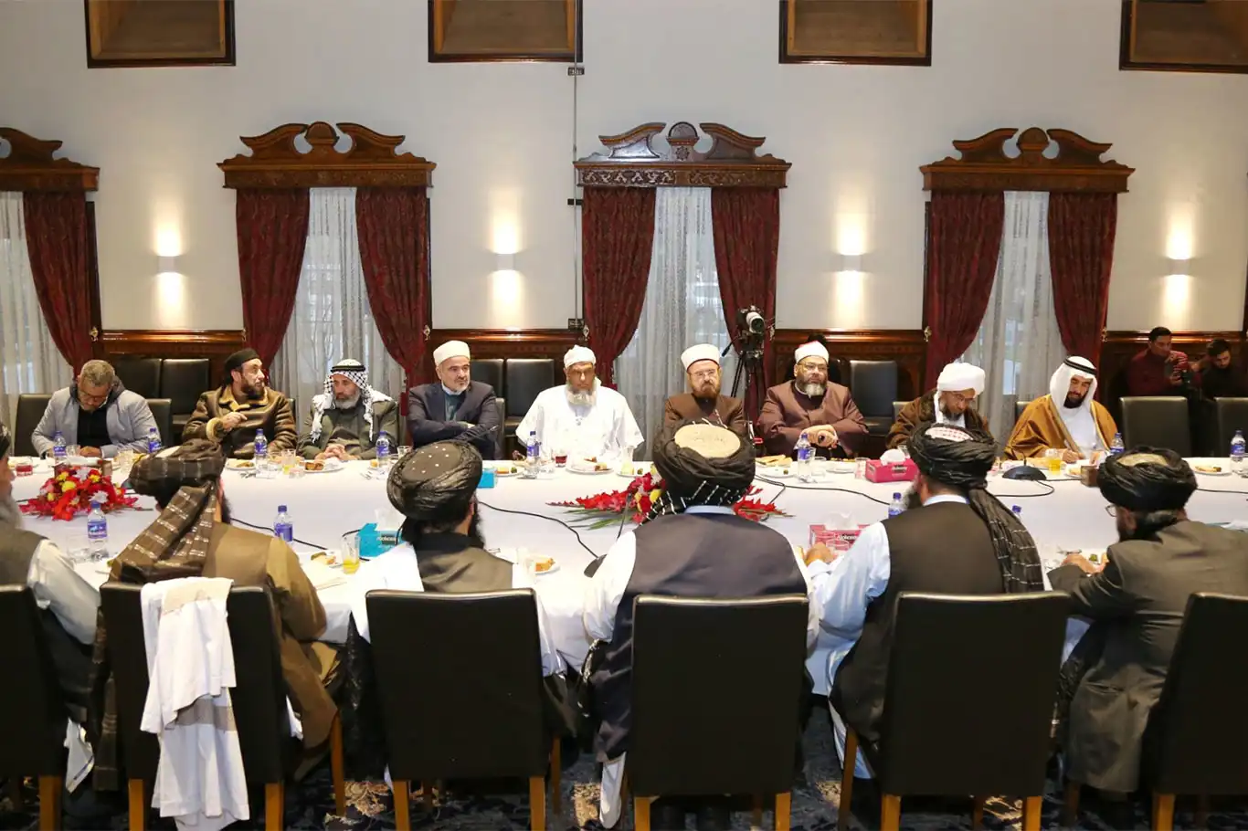 پەیوەندییەکانی شاندی یەکێتی زانایانی مسوڵمانی جیهان لە ئەفغانستان بەردەوامە پەیوەندییەکانی شاندی یەکێتی زانایانی مسوڵمانی جیهان لە ئەفغانستان بەردەوامە