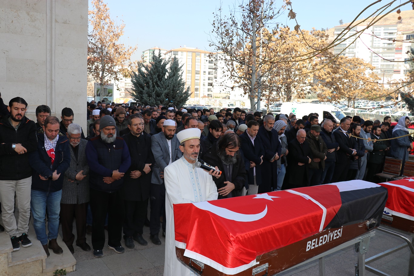 Tedavi için Türkiye'ye getirilen ve şehadete kavuşan 3 Filistinlinin cenaze namazı kılındı