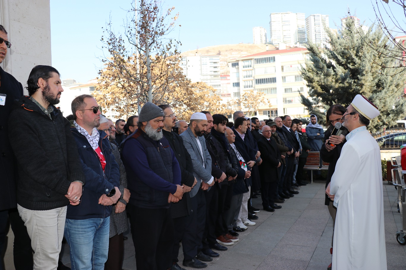 Tedavi için Türkiye'ye getirilen ve şehadete kavuşan 3 Filistinlinin cenaze namazı kılındı