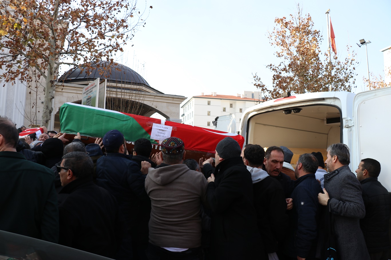 Tedavi için Türkiye'ye getirilen ve şehadete kavuşan 3 Filistinlinin cenaze namazı kılındı