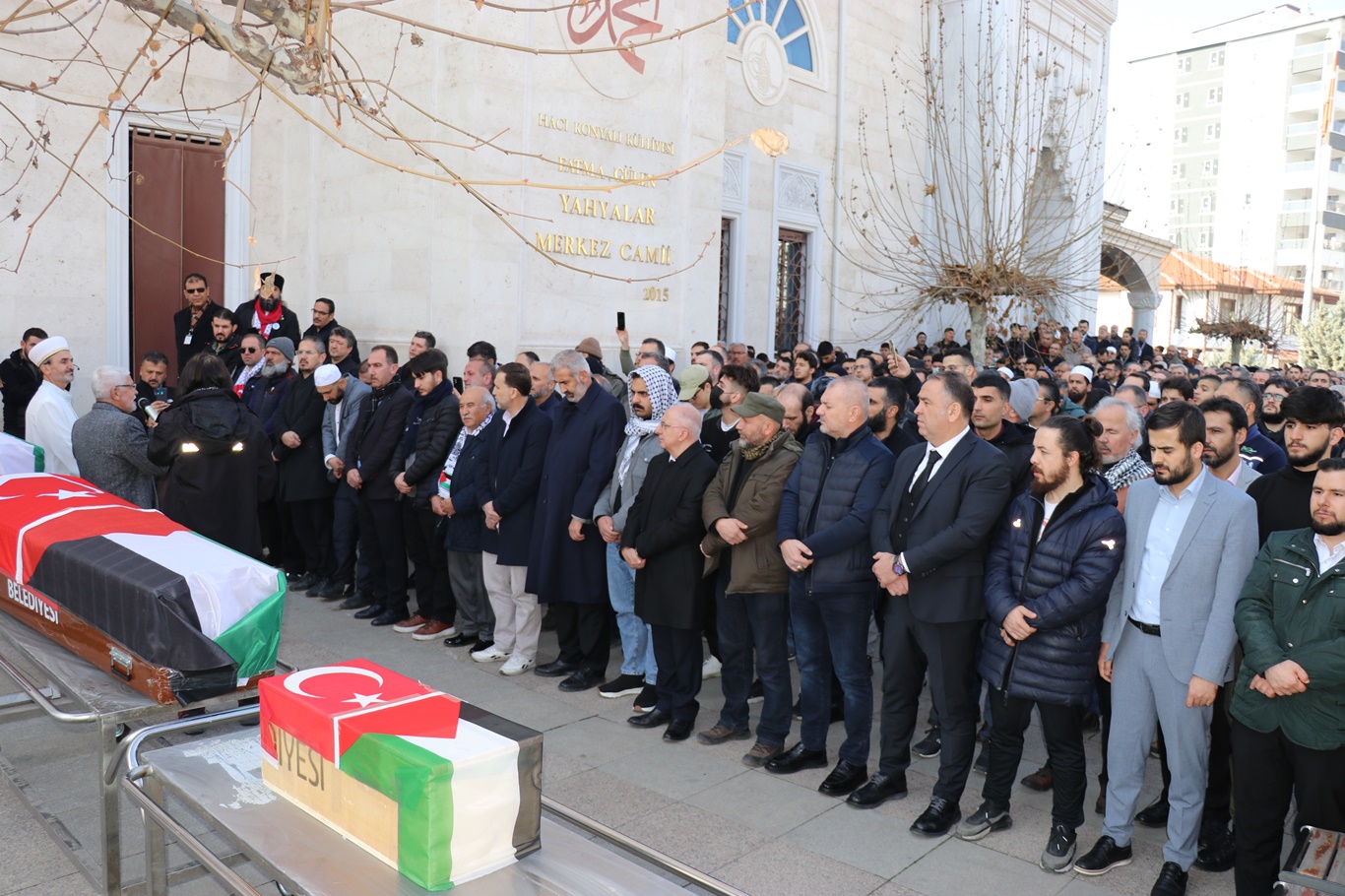 Tedavi için Türkiye'ye getirilen ve şehadete kavuşan 3 Filistinlinin cenaze namazı kılındı