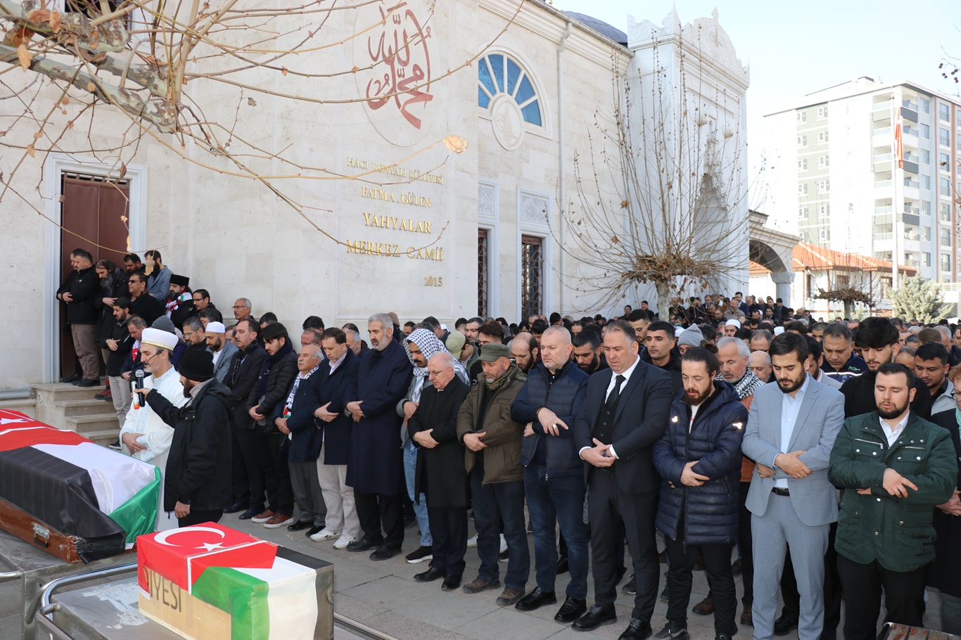 Tedavi için Türkiye'ye getirilen ve şehadete kavuşan 3 Filistinlinin cenaze namazı kılındı
