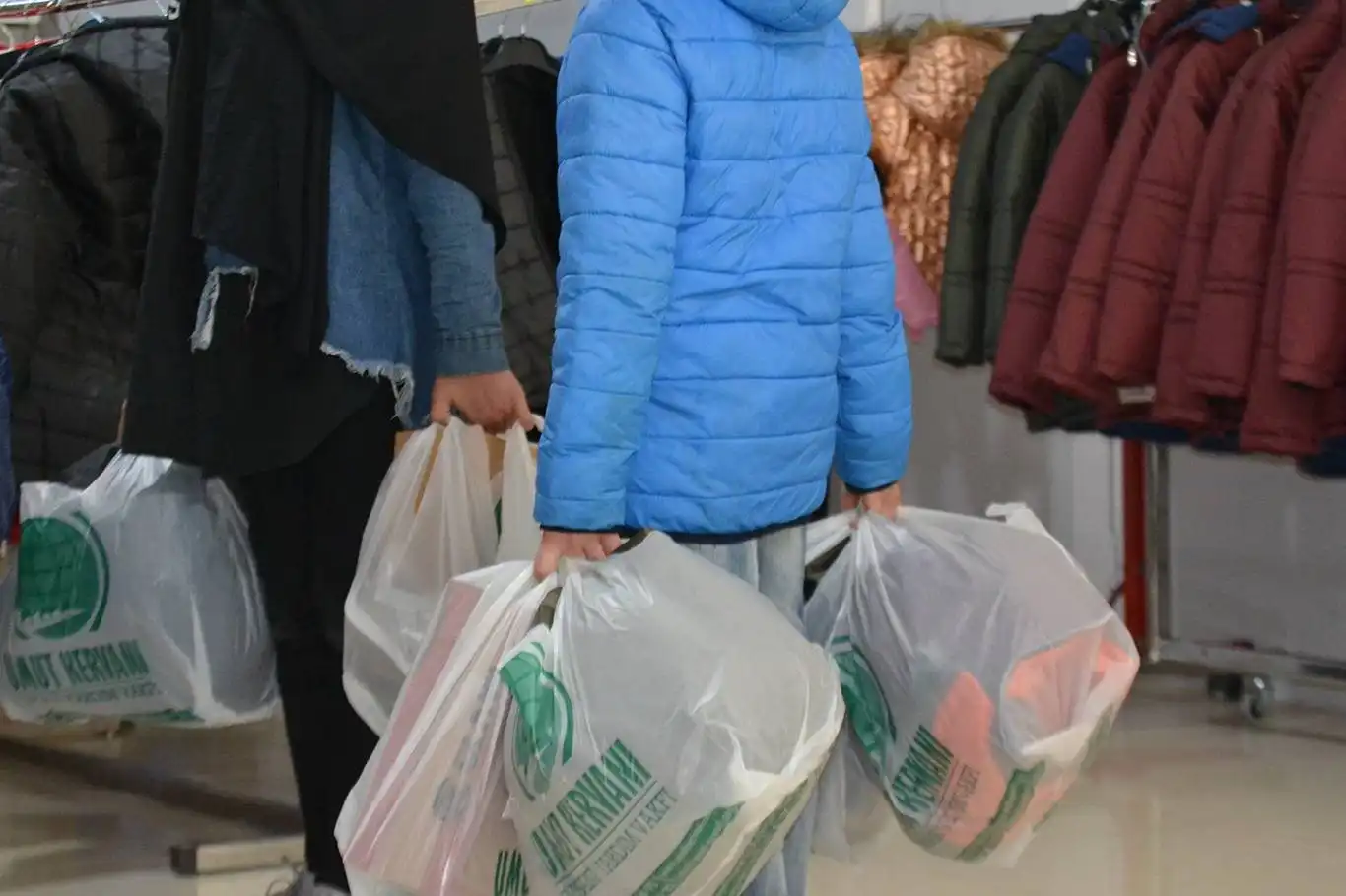 Umut Kervanı Bursa'da "Bir Bot Bir Mont" çağrısıyla kış yardım çalışmalarına başladı Umut Kervanı Bursa'da "Bir Bot Bir Mont" çağrısıyla kış yardım çalışmalarına başladı