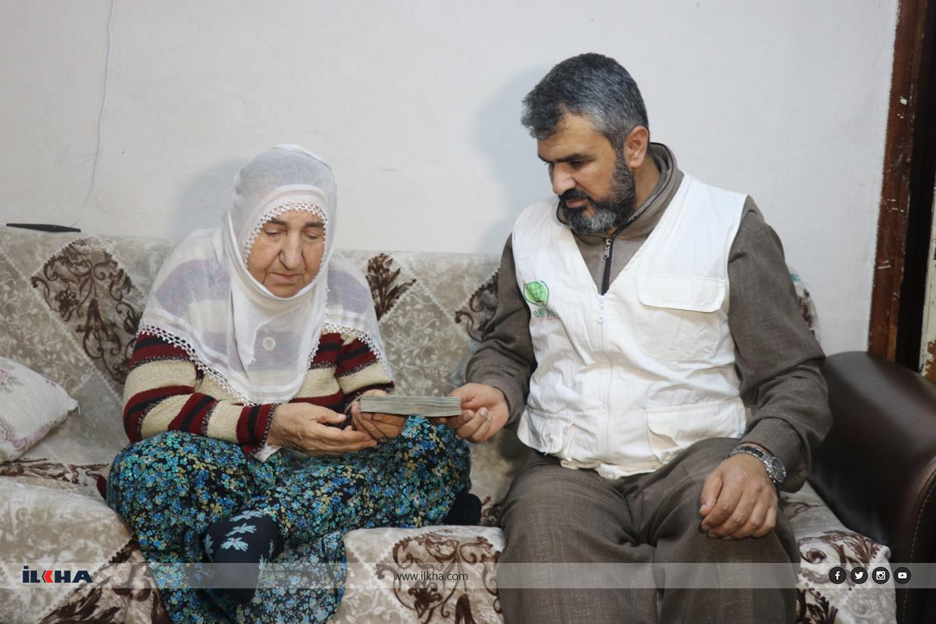 Pîra 75 salî 2 meaşê xwe yê emekdarîyê ji bo Xezzeyê bexş kir Pîra 75 salî 2 meaşê xwe yê emekdarîyê ji bo Xezzeyê bexş kir