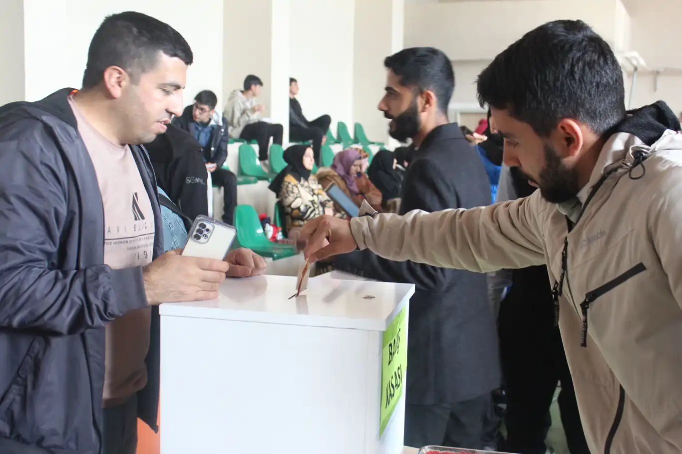 Bingöl'de imam hatiplilerden Gazze için "Destek Sofrası" Bingöl'de imam hatiplilerden Gazze için "Destek Sofrası"