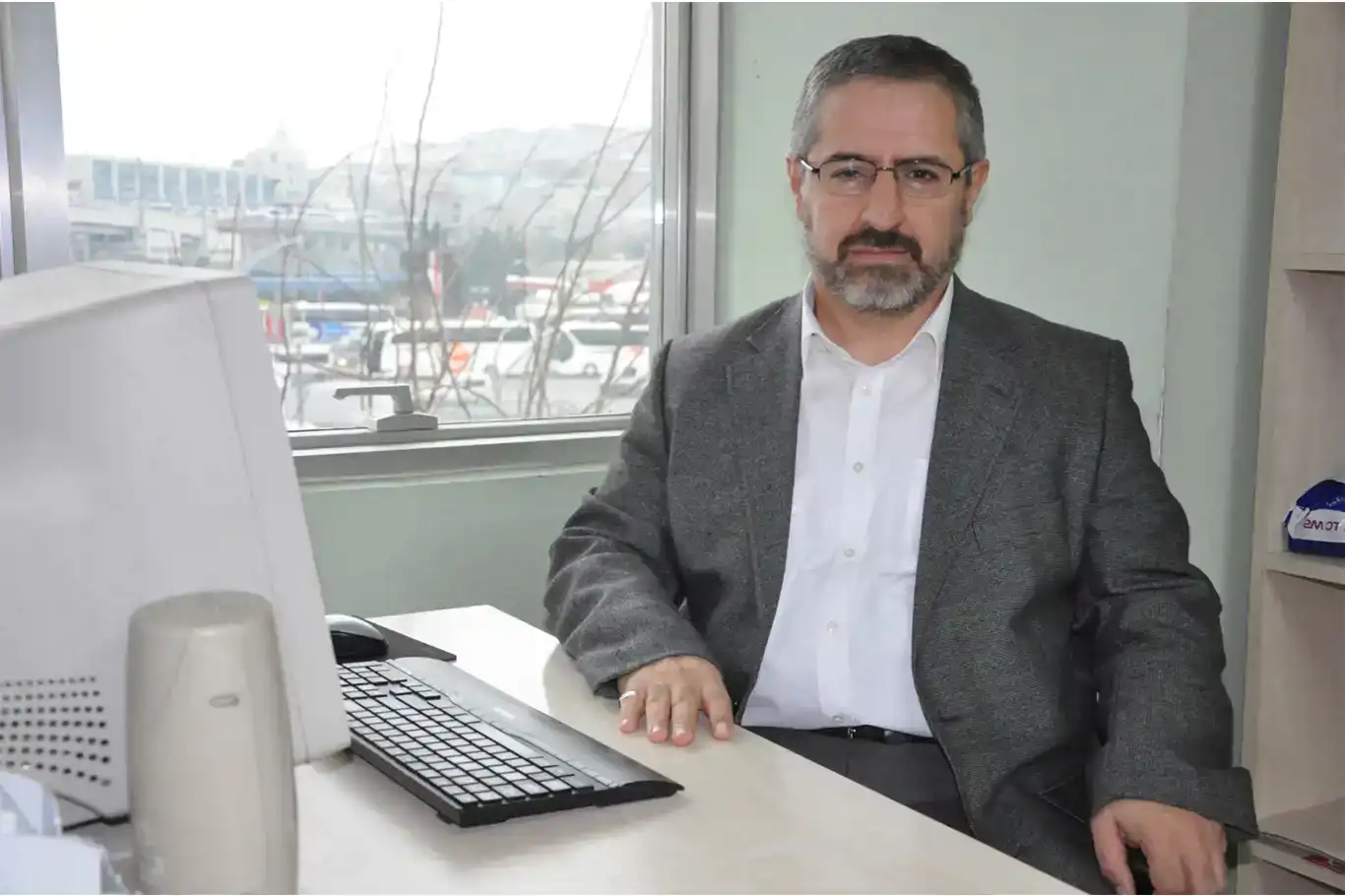 الكاتب حسن ساباز: إنهم يمكرون وينصبون الفخاخ الكاتب حسن ساباز: إنهم يمكرون وينصبون الفخاخ