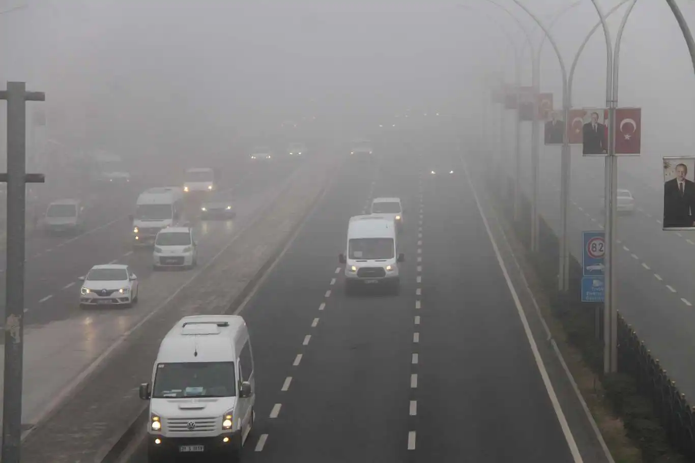 Sürücülerin yağışlı ve sisli havalarda dikkat etmesi gerekenler nelerdir?