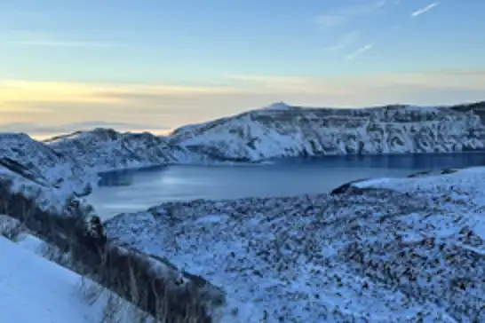 Nemrut Krater Gölü kısmen dondu